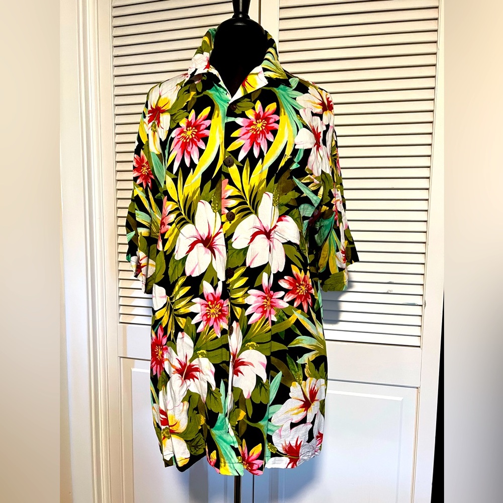 Vintage Aloha Hut Hawaiian shirt Men’s size XL rayon floral print colorful